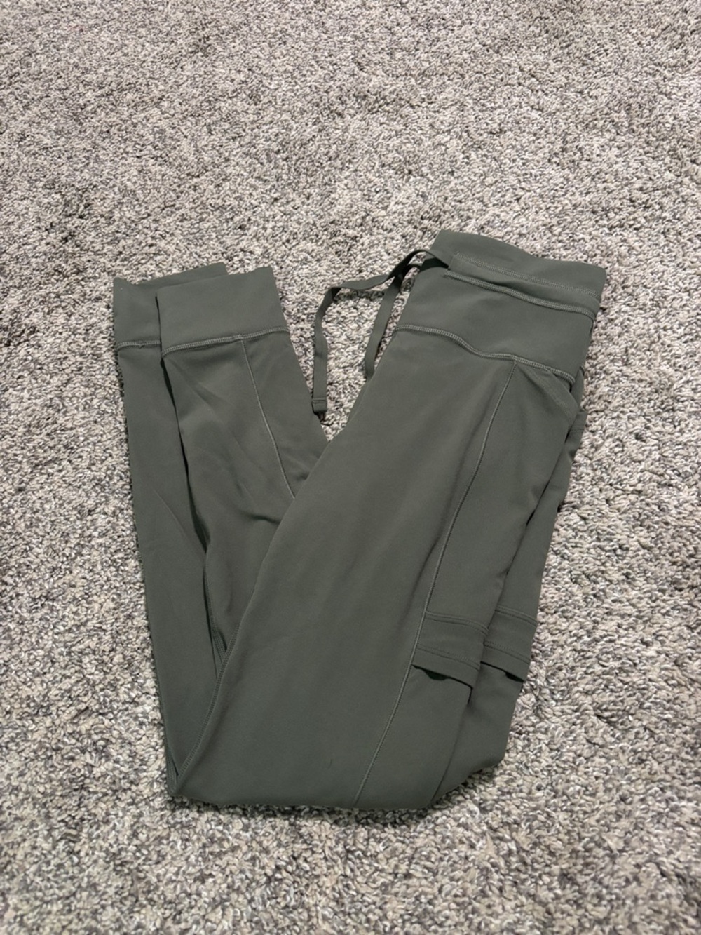 Athleta Salutation Cargo leggings size XS